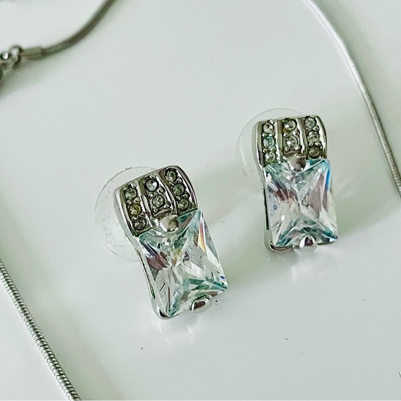 ARTISTRY Limited Edition Austrian Crystal Necklace & Earrings Set | Mid-2000s - Picture 4 of 7